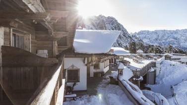 Atmosfera invernale di mattina vacanza da sci Alto Adige