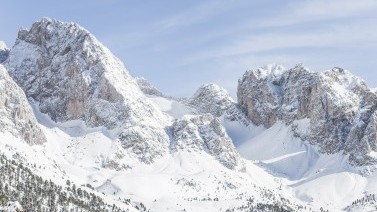 paesaggio alpino innevato Val Gardena