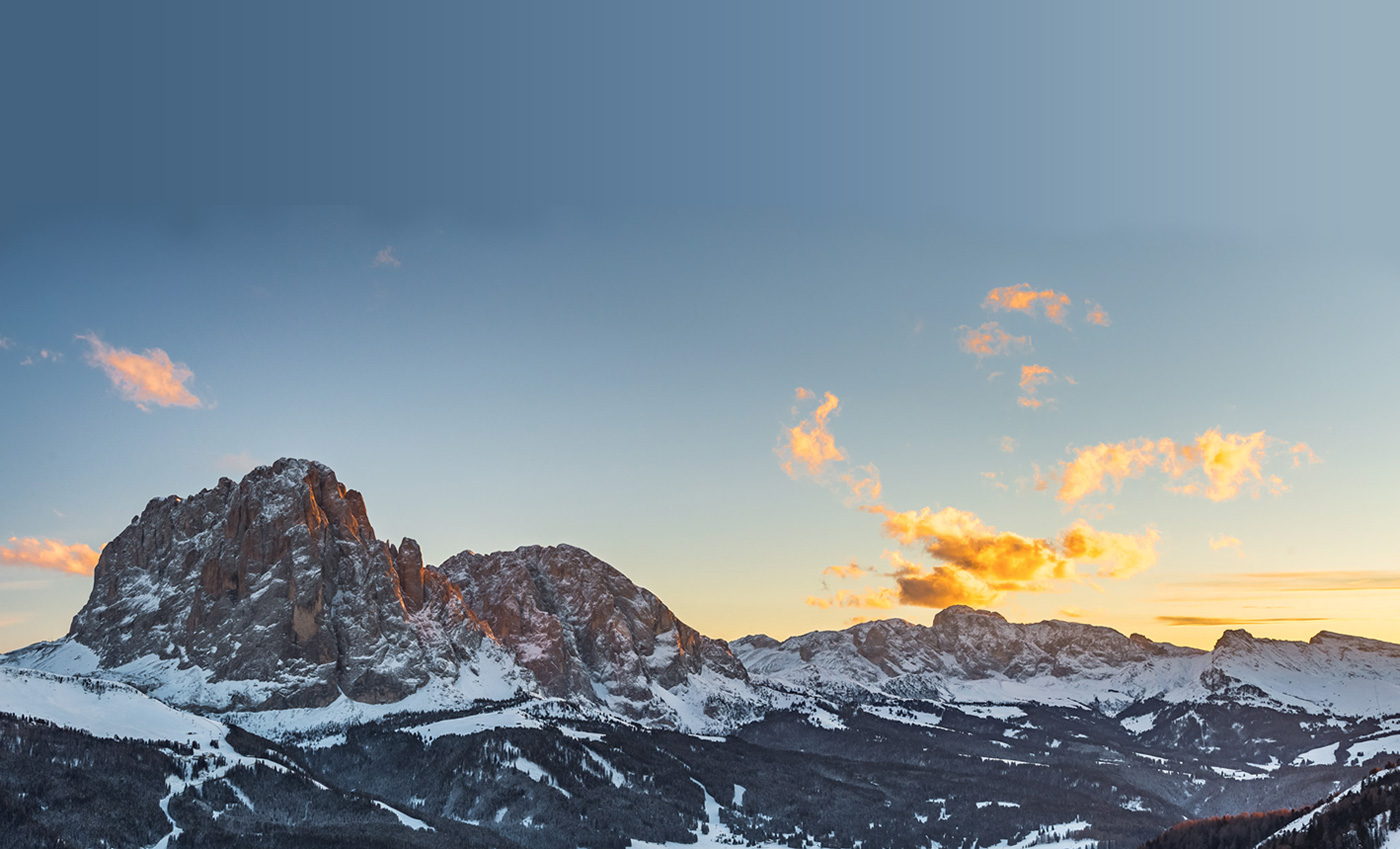 Wolkengebilde Alpenglühen Dolomiten Südtirol